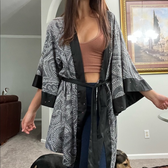 Soma Gray & White Pattern Robe - Picture 3 of 6